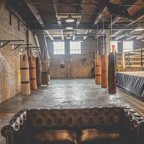 Vintage Boxing Gym, Boxing Gym Design, Muay Thai Gym, Luxury Gym, Mma Gym, Gym Owner, Gym Interior, Boxing Club, Fitness Facilities