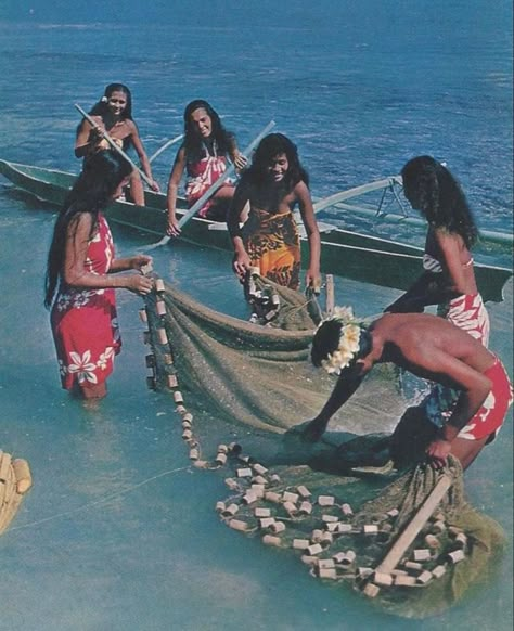 Black Hawaiian People, Old Hawaiian Photos, Polynesian Islands Aesthetic, Native Hawaiian Culture, Hawaiian Culture Aesthetic, Hawaii Vintage Aesthetic, Polynesian Photography, Polynesian Aesthetic, Hawaii People