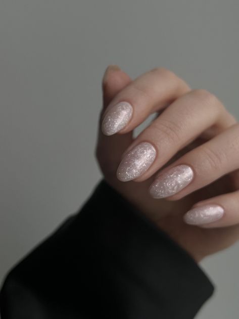 Pearl Wedding Nails, Oyster Nails, Taupe Nails Designs, Bridesmaid Nails, Gem Nail Designs, Neutral Nail Designs, Bridesmaids Nails, Stunning Nail Designs, Nail Design Inspiration