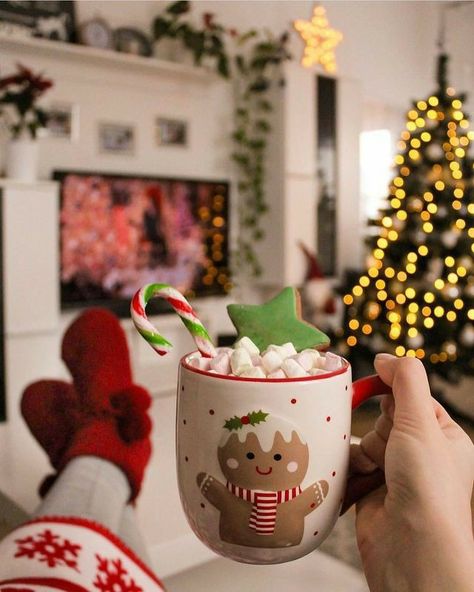 Christmas Aesthetic Instagram, Christmas Shoot, Christmas Hot Chocolate, Cute Christmas Wallpaper, Chocolate Caliente, Christmas Inspo, Christmas Drinks, Santa And Reindeer, Christmas Mood