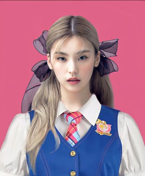 Yeji School Photo, Yeji Uniform School, Barbie Uniform, Kpop Yearbook, Korean Id Photo, Yeri Vintage, Easy Background, Princess Charm School, Hwang Yeji