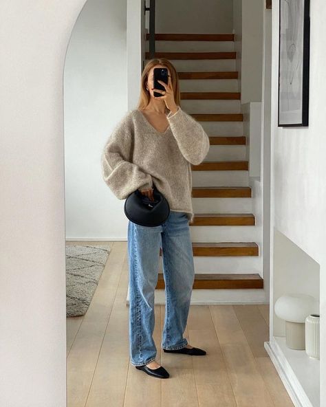 Minimal Style, Minimal Fashion, Fashion Flats, Personal Style, Jumper, Knitwear, Fashion Inspo, Style Inspiration, On Instagram