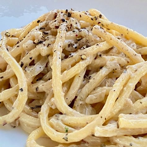 White Wine, Garlic Butter Bucatini - Nature Way White Wine Garlic Butter Bucatini, White Wine Cream Sauce Pasta, Bucatini Pasta Recipes, Easy To Make Pasta, Wine And Pasta, Bucatini Recipes, Bucatini Pasta, Make Pasta, Pasta Night