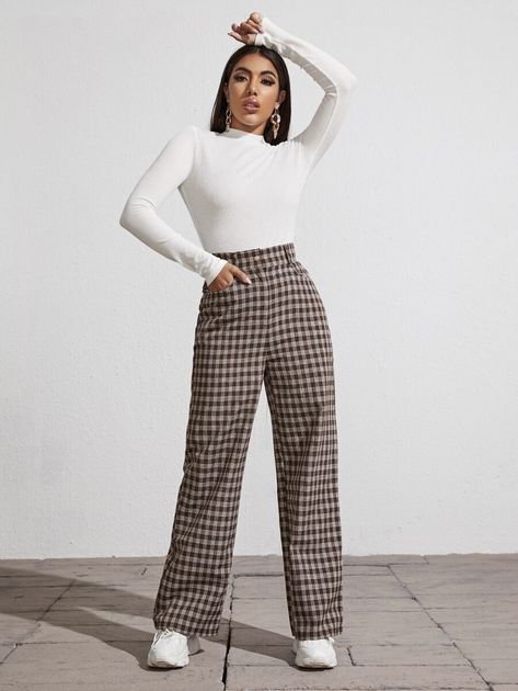 Checks Pants Women Outfit, Square Pants Outfit, Wide Leg Trousers Outfit Casual, Plaid Trousers Outfit, Trousers Outfit Casual, Plaid Wide Leg Pants, Wide Leg Trousers Outfit, Plaid Pants Women, Loose Pants Outfit