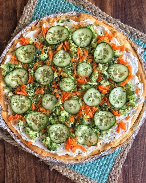 Vegetable Pizza is a family classic at all of my family parties. You start with a crescent roll crust and layered with seasoned cream cheese, Appetizers With Pizza, Vegetable Pizza Appetizer, Fall Recipes Sides, Veggie Pizza Appetizer, Pizza Appetizer, The Tipsy Housewife, Crescent Roll Crust, Tipsy Housewife, Pizza Appetizers