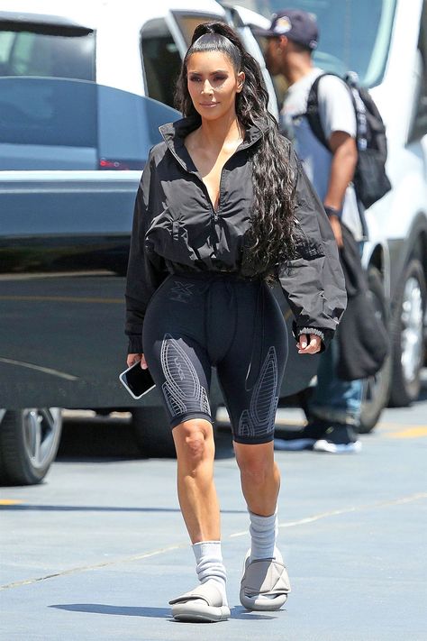 Kim Kardashian Tries to Make Socks with Sandals Happen: Do You Approve? Yeezy Socks, Kim Kardashian Yeezy, Yeezy Slides Outfit, Socks With Sandals, Kanye Fashion, Estilo Kardashian, Yeezy Fashion, Yeezy Outfit, Slides Outfit