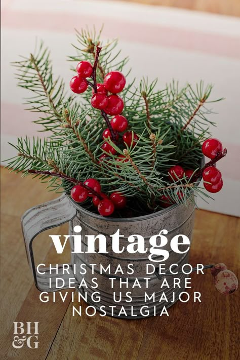 Christmas Gathering Table Decor, Decorating With Vintage Christmas Ornaments, Vintage Christmas Arrangements, Old Fashioned Christmas Centerpieces, Decorating With Antiques For Christmas, Vintage Christmas Decorations Ideas, Vintage Christmas Centerpieces For Table, Vintage Tins Repurposed, Antique Christmas Decorations Rustic