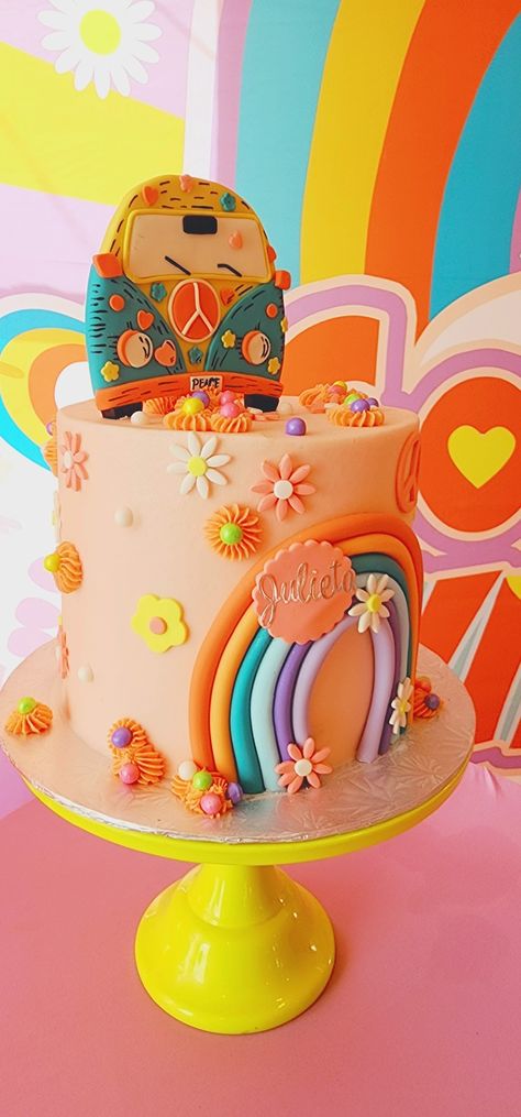 Groovy Two Birthday Cake, Coachella Birthday Cake, Groovy 8th Birthday Party, Boho Groovy Cake Ideas, Five Is A Vibe Birthday Party Cake, 9 Is A Vibe Birthday, Birthday Cake Groovy, Hippy Cake, Coachella Cake