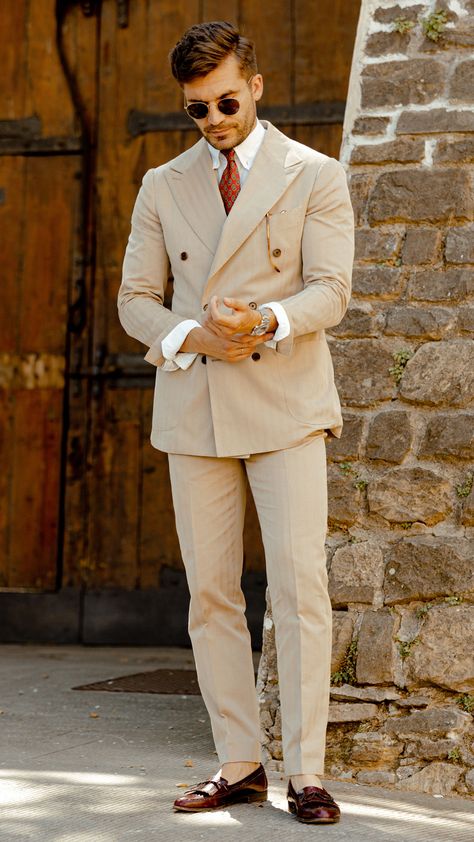 Pitti Uomo Summer, Linen Suit Men, Mens Linen Suit, Costume Beige, Summer Wedding Suits, Suit Guide, Summer Suits Men, Cream Suit, Linen Outfit