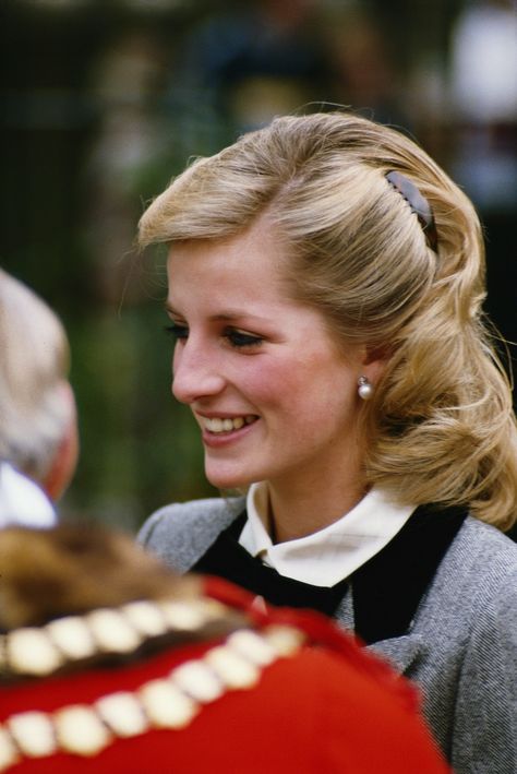 Princess Diana Hair Evolution: Feathered Shags, Sleek Pixie Cuts, and More | Vogue Diana Haircut, Princess Diana Hair, Harry Porter, Hair Evolution, Vogue Photo, Teddy Boys, Farrah Fawcett, Lady Diana Spencer, Diana Spencer