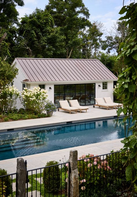 Sag Harbor Captain's — Forden and Co Cedar Shake Pool House, Garage Open To Backyard, Accessory Dwelling Unit Backyard Cottage, Small Pool House Ideas, Hamptons Style Pool, Pool Fence Ideas, Hamptons Pool, Small Pool House, Pool House Kitchen