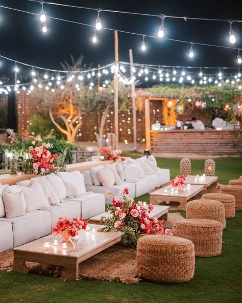 Outdoor Party Lounge Ideas, Wedding Cocktail Party Decorations, Outdoor Lounge Decor Ideas, Wedding Deco Simple, Lounge Wedding Reception Outdoor, Patio Cocktail Party, Backyard Party Wedding, Garden Cocktail Wedding, Outdoor Cocktail Wedding