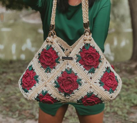 Excited to share this item from my #etsy shop: Granny square crochet bag pattern PDF and video tutorial, shoulder crossbody, hippie handbag, boho chic, digital instant download Comfy Crochet, Granny Square Crochet Bag, Square Crochet Bag, Crocheted Purses, Sac Granny Square, Learning Crochet, Tote Crochet, Shoulder Bags Pattern, Granny Square Bag