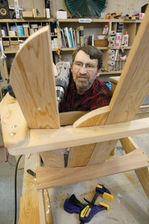 Adirondack Chairs Diy, Adirondack Chair Plans, Woodworking Chair, Woodworking Magazine, Diy Holz, Popular Woodworking, Beginner Woodworking Projects, Wood Plans, Diy Crystals