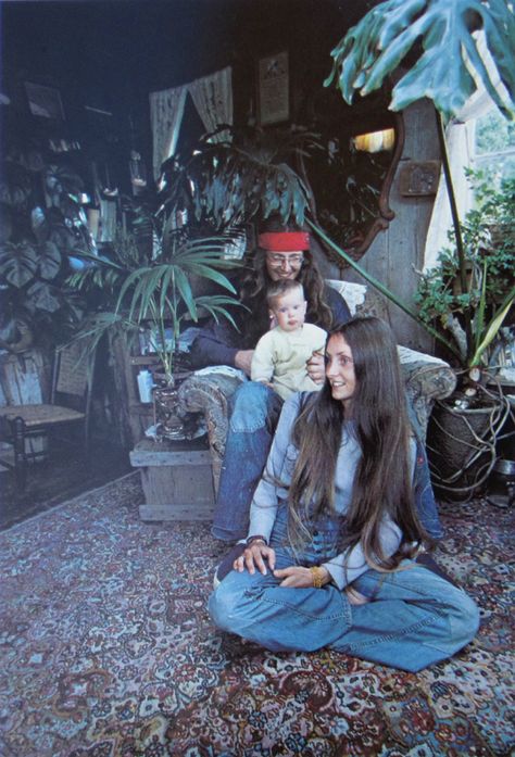 Hippie Couple, Mundo Hippie, Art Hippie, Boho Chique, Hippie Lifestyle, Hippie Aesthetic, Hippie Culture, 70s Aesthetic, 70s Vibes