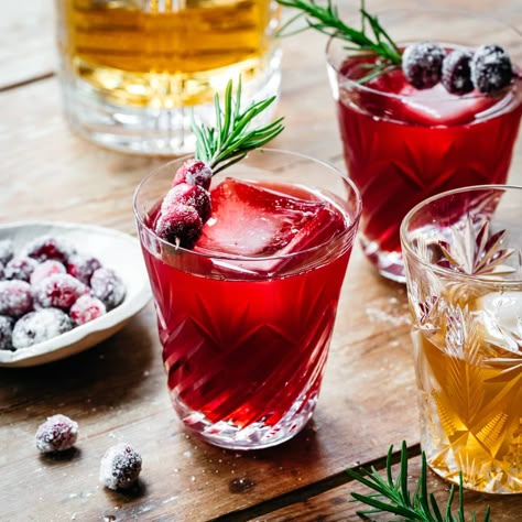 Christmas Old Fashioned - Crowded Kitchen The Grinch Cocktail, Grinch Cocktail, Christmas Old Fashioned, Cranberry Syrup, Cranberry Simple Syrup, Diy Cocktail Kit, Festive Holiday Cocktails, Candied Cranberries, Crowded Kitchen