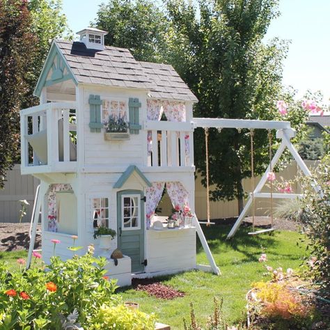 I was looking back at pictures this morning from last spring when we finished the playhouse.This has been such a fun thing for all the… Outdoor Playhouse Ideas, Playhouse Interior, Playhouse Decor, Kids Playhouse Outdoors, Backyard Playset, Kids Backyard, Diy Playhouse, Backyard Playhouse, Build A Playhouse