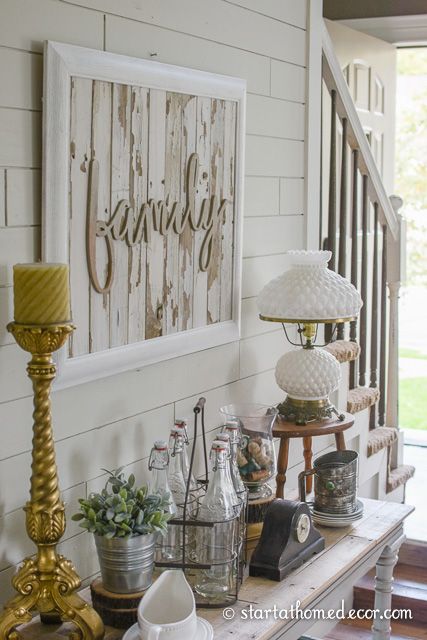 Farmhouse Wall Decor Ideas, Wood Family, Reclaimed Wood Signs, Reclaimed Wood Projects, Metal Tree Wall Art, Family Sign, Wall Decor Ideas, Rustic Wood Signs, Tone On Tone