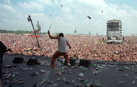 36 Pictures That Show What A Huge Shitshow Woodstock 1999 Really Was Woodstock 1999, Woodstock Pictures, Woodstock 99, Woodstock '99, Woodstock Photos, Woodstock Music, Music Documentaries, Woodstock 1969, Music Competition