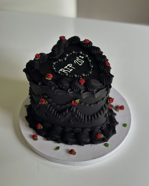 Vintage Decorated Cakes, Rip My 20s, Black Cake Decoration, Rip To My 20s Cake, Cake Buttercream Decorating, Black Theme Cake, Rip Cake, All Black Cake, Vintage Cakes Birthday