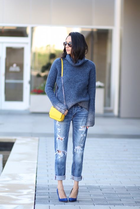 turtleneck & boyfriend jeans Yellow Bag Outfit, Blue Bag Outfit, Bag Outfit Ideas, Yellow Purse, Purse Outfit, Blue Jean Outfits, Yellow Purses, Houston Fashion, Bag Outfit