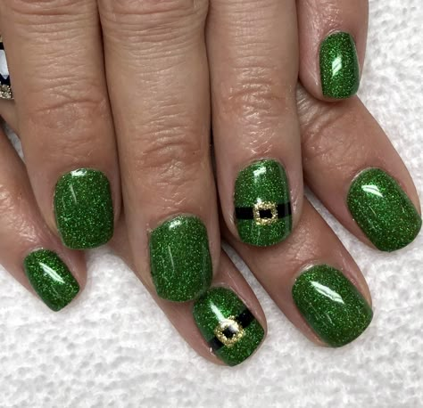 Nail Inspo Saint Patrick, St. Patrick’s Day Dip Nails, Saint Patrick’s Day Nails Short Square, Irish Nails Saint Patrick, Short St Pattys Day Nails, Emerald Green Nail Art Designs, Nail Art For St Patricks Day, Saint Patty Nails, St Patrick’s Day Nails Simple Short