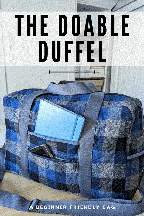 I'm so excited to share this fabulous bag pattern with you... The Doable Duffel! Find out about its features and check out lots of photos! Diy Duffle Bag, Duffel Bag Pattern, Diy Bags Jeans, Duffle Bag Patterns, Diy Travel Bag, Bling Bags, Bag Pattern Free, Travel In Style, Bag Patterns To Sew