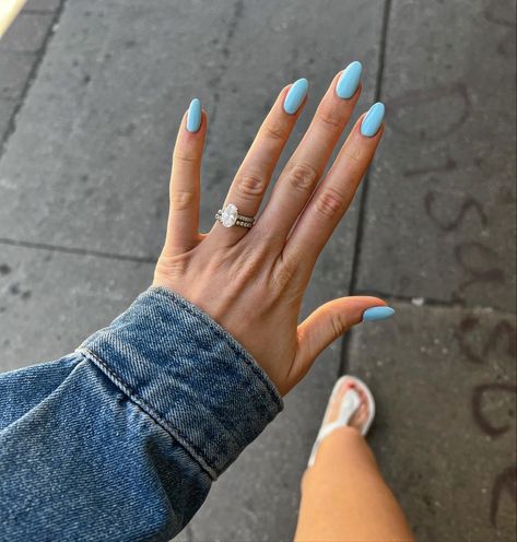 Baby Blue Manicure, Blue Oval Nails, Rodeo Nails, Blue Manicure, Cute Almond Nails, Oval Acrylic Nails, Arabic Wedding, Blue Gel Nails, Baby Blue Nails