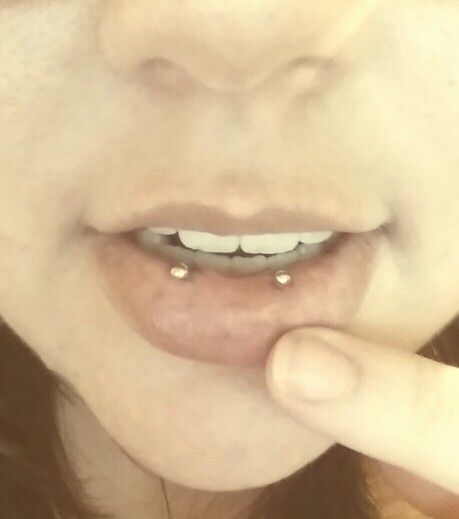 Horizontal labret Horizontal Piercing Lip, Horizontal Labret Piercing, Horizontal Lip Piercing, Piercing Inspo, Smiley Piercing, Art Help, Labret Piercing, Cute Piercings, Piercing Ideas