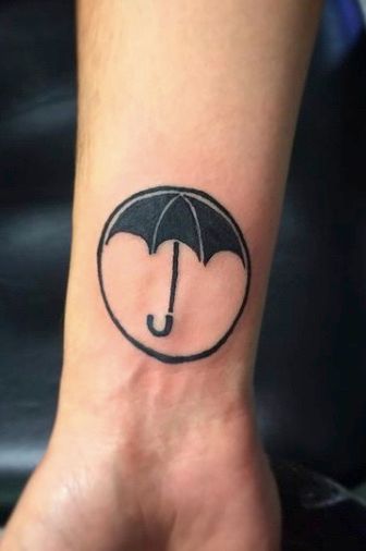 Umbrella Academy Tattoo Ideas, Umbrella Academy Nails, Umbrella Academy Tattoo, Umbrella Academy Oc, Tua Shifting, Umbrella Academy Aesthetic, Tv Tattoo, Fandom Tattoos, Umbrella Tattoo