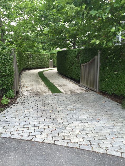 Backyard Driveway Ideas, French Style Driveway, Courtyard Driveway Ideas, Pervious Driveway Ideas, English Driveways, Private Driveway Entrance, Side Of House Driveway Ideas, U Driveway Landscaping, Hidden Driveway Ideas