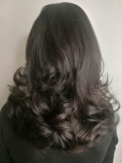 Bouncy blow wave Blow Wave, Bouncy Waves, Waves Haircut, Round Brush, Hair Waves, Hair Ideas, Special Events, Hair Cuts, Hairstyles