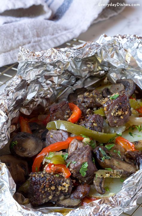 Our easy-to-assemble beef and veggie foil packet recipe is a fun and super simple to way to make a wholesome meal on the grill! Bake Meals, Hobo Meals, Easy Camping Food, Grilled Foil Packets, Foil Meals, Camping Food Ideas, Hobo Dinners, Foil Pack Dinners, Foil Packet Dinners