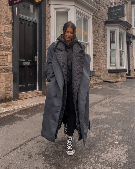 Coat Long Outfit, Beth Bartram, Quilted Coat Outfit, Long Outfit, Quilt Coat, Navy Quilt, Winter Fit, Coat Outfit, Style Inspiration Winter