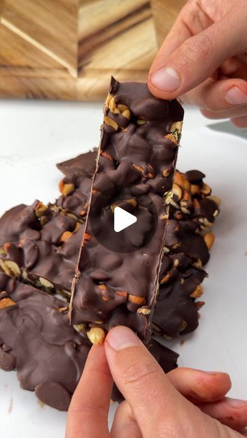 Keto Nut Bars Homemade, Chocolate Dipped Granola Bars, How To Make Granola Bars, Healthy Snack Bars Recipes, Chocolate Making Ideas Homemade, Granola Bars Homemade, Banana Snickers, Irick Wiggins, Homemade Granola Bars Healthy