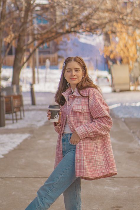 Pink Plaid Coat Outfit, Pink Shirt Outfit Winter, Pink Plaid Shacket Outfit, Galentine Brunch Outfit, Pink Shacket Outfit Women, Pink Plaid Shirt Outfit, Pink Shacket Outfit, Outfits Saco, White Turtleneck Shirt