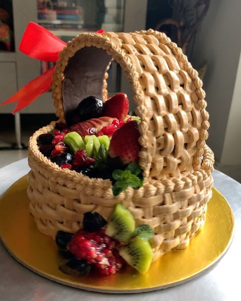 Ranjana Singh on Instagram: “Basket cake - - - - - #fruitcake #basket #basketcake #fruits #fruit #fruitcakes #cake #cakedecorating #cakesofinstagram #cakestagram #food…” Tire Cake, Cake Basket, Basket Cake, Basket Design, Fruit Cake, Decorative Wicker Basket, Cake Decorating, Handles, Pasta