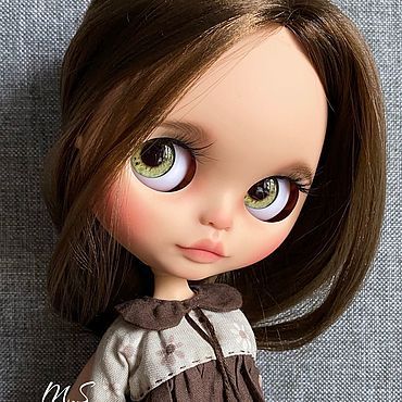 Blythe Doll Brown Hair Hazel Eyes, Blythe Dolls Green Eyes, Blythe Doll Brown Hair Green Eyes, Bythle Doll, Noelle Core, Doll Icon, Hair Without Bangs, Brown Hair And Hazel Eyes, Brunette Green Eyes