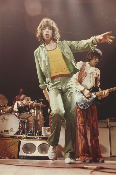 An Ode to Mick Jagger's Ultimate Rock & Roll Style Mick Jagger Style, 70s Rock Music, 70s Rock And Roll, Best Loafers, Suits And Sneakers, Rolling Stones Band, 60’s Style, Football Pants, Serge Gainsbourg