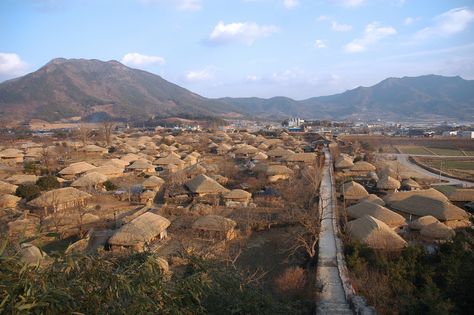 Korean Folk Village is an open-air museum and a window to medieval Korea. Find its location, things to do, how to reach, attractions, tickets info and more. Korean Folk Village, Traditional Houses, Travel Info, Ancient China, Living History, Open Air, South Korea, Old Pictures, Wonders Of The World