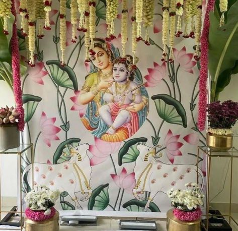 Baby Annaprasana Ideas, Indian Baby Shower Decorations, Naming Ceremony Decoration, Indian Baby Showers, Home Flower Decor, Cradle Ceremony, Baby Shower Background, Wedding Ambiance, Janmashtami Decoration