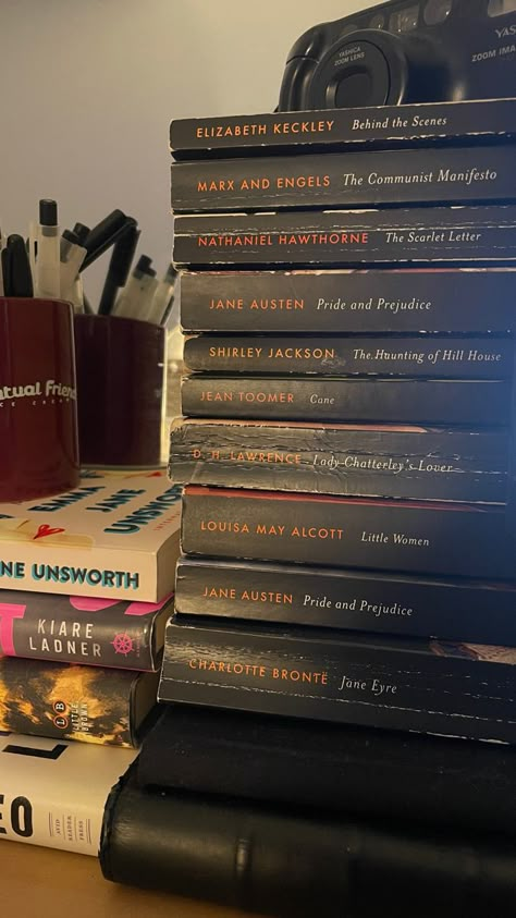 penguin classic books Penguin Books Aesthetic, Penguin Classics Books, Penguin Classics Aesthetic, Penguins Classics, Reading Motivation, Chaotic Academia, Penguin Classics, Book Stack, Vintage Classics