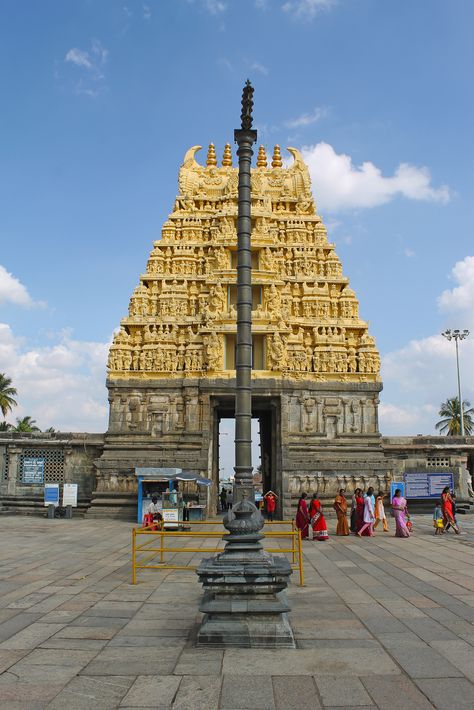 Entrance to Chennakesava Temple, Belur Belur Temple, Chennakesava Temple, Hindu Temples, Door Design Interior, Hindu Temple, Classy Photography, Leaning Tower Of Pisa, Door Design, Design Interior