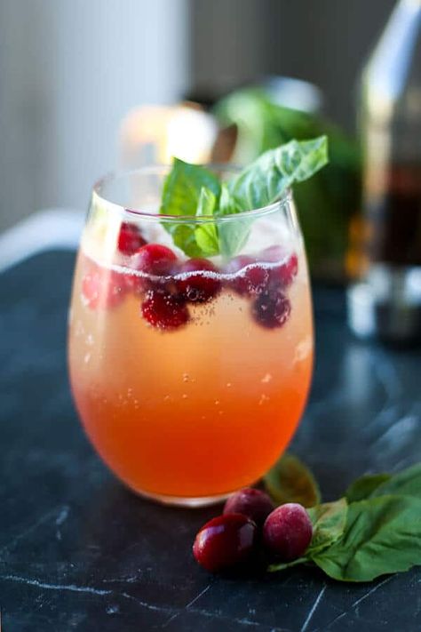 Christmas Kentucky Buck - Pickled Plum Food And Drinks Mocktail Drink Recipes, Apple Punch, Mocktail Drink, Cranberry Punch, Drinks Friends, Cookout Recipes, Make Drinks, Cranberry Juice Cocktail, White Sangria