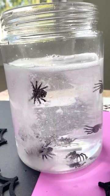 Dancing Spiders Experiment, School Fall Crafts, Halloween Science Projects, Quests Ideas, Dancing Popcorn, Dancing Spider, Kid Fun Activities, Prek Classroom Ideas, Halloween Experiments