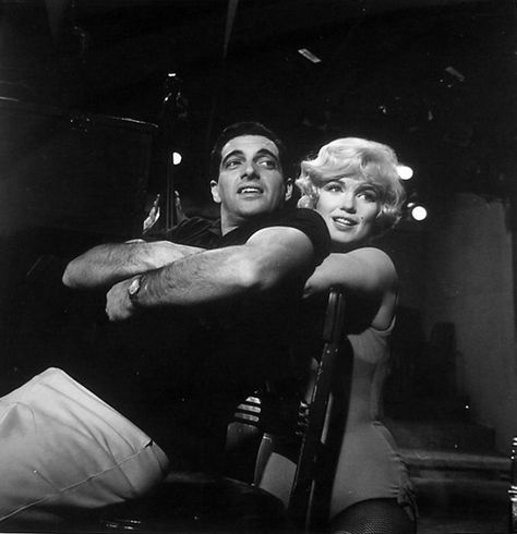 Marilyn and Frankie Vaughan on the set of Let's Make Love, 1960. Frankie Vaughan, Let's Make Love, Lets Make Love, Make Love, Norma Jeane, Classic Beauty, Beauty Queens, On Set, Marilyn Monroe