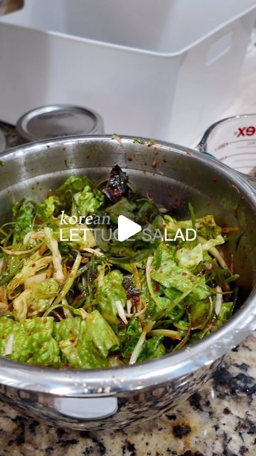 Korean Lettuce Salad, Red Leaf Lettuce Salad, Korean Sides, Lettuce Salad Recipes, Lettuce Recipes, Red Leaf Lettuce, Leaf Lettuce, Onion Salad, Sprouts Salad