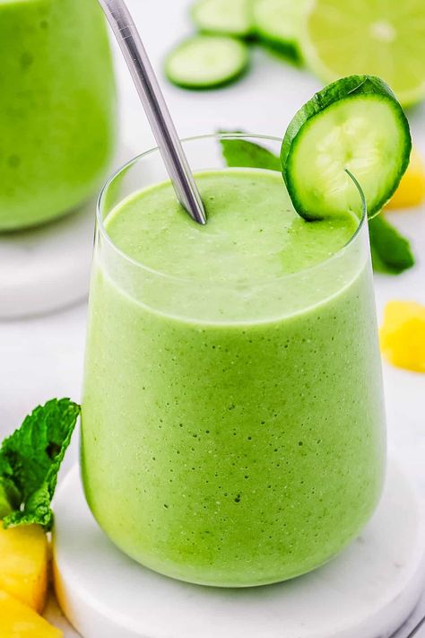 Pineapple Cucumber Smoothie | The Picky Eater Kiwi Cucumber Smoothie, Pineapple Cucumber Smoothie, Smoothie With Banana, Pineapple Cucumber, Cucumber Smoothie, Drinks Smoothies, Cucumber Juice, Paleo Food, A Healthy Breakfast