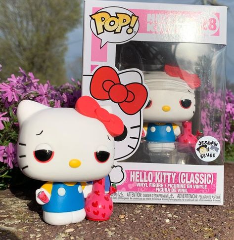 Jessalyn And Eevee on Instagram: “❤️SOLD OUT❤️ Stoner hello kitty custom funko pops with a cute pink heart bong and lighter. Only 3 premade and are available on my Etsy…” Hello Kitty Pop, Muzică Rock, Images Hello Kitty, Funko Pop Dolls, Girl Cave, Custom Funko, Funko Pop Toys, Hello Kitty Aesthetic, Pop Dolls