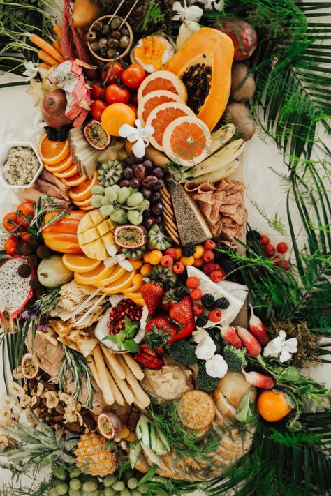 Food Ideas For Wedding, Islander Wedding, Table Food Ideas, Wedding Charcuterie Table, Tropical Party Foods, Bali Elopement, Tropical Elopement, Wedding Charcuterie, Charcuterie Table